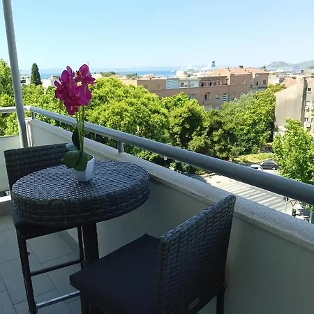 Downtown Luxury Apartment Emili Split Exterior photo