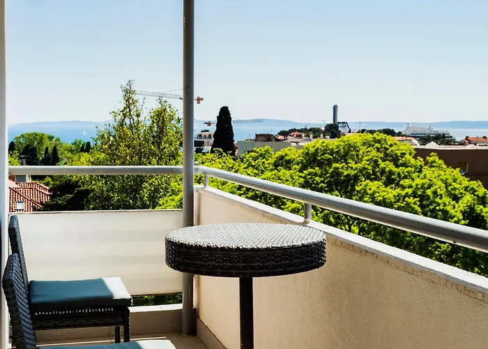 Downtown Luxury Apartment Emili
