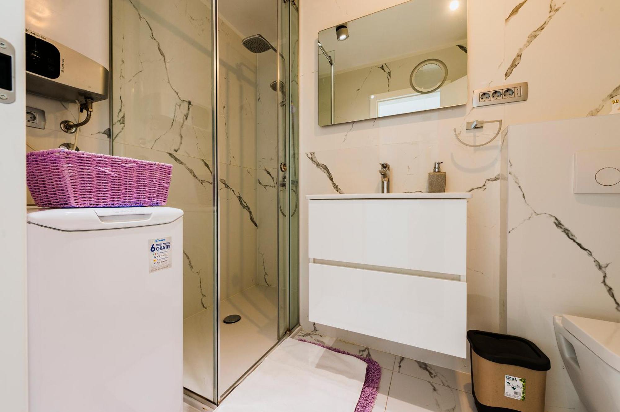 Downtown Luxury Emili Split